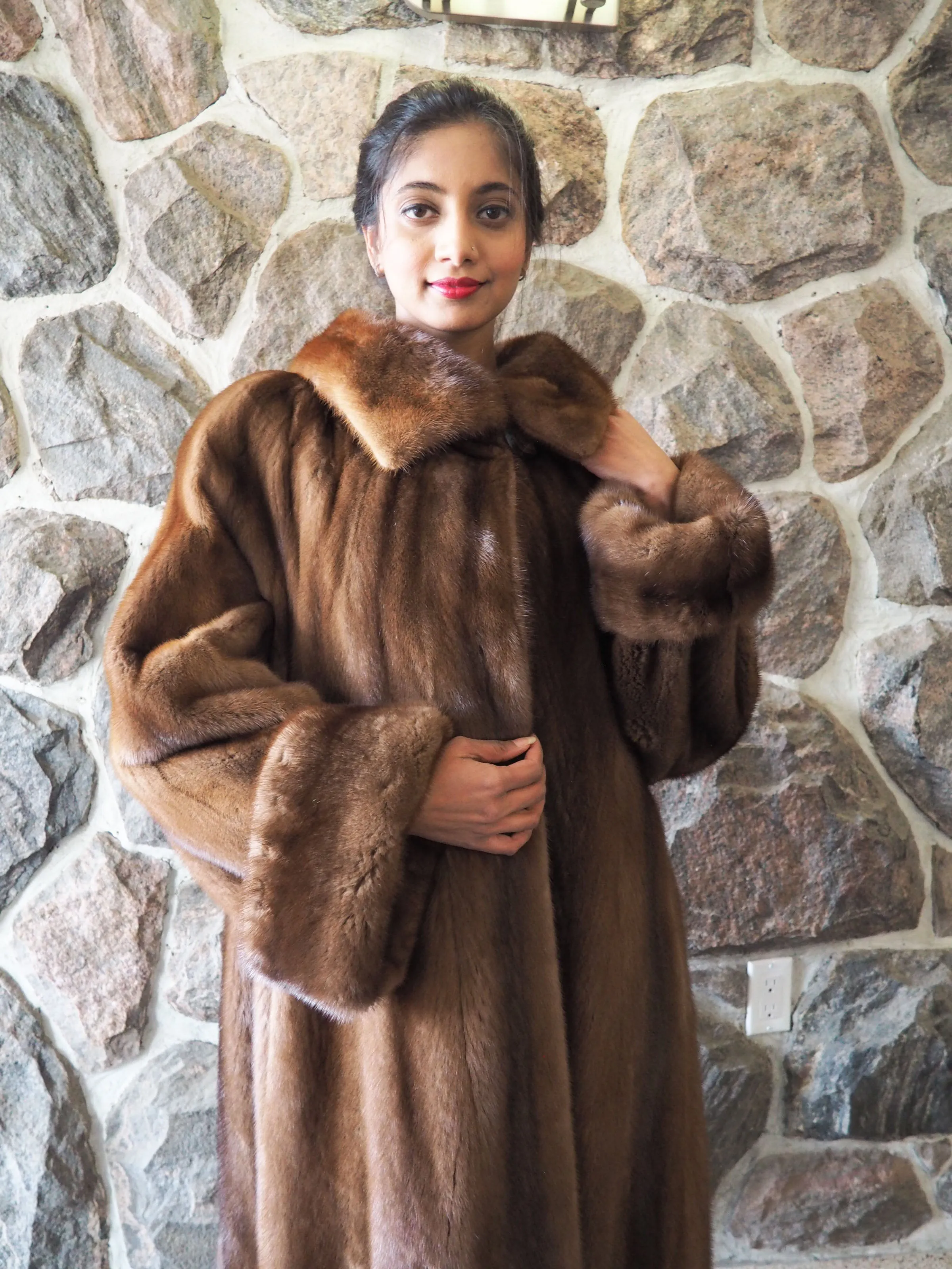 Brand New Luxurious Demi Buff Swing Canadian Mink Fur Coat Stroller L