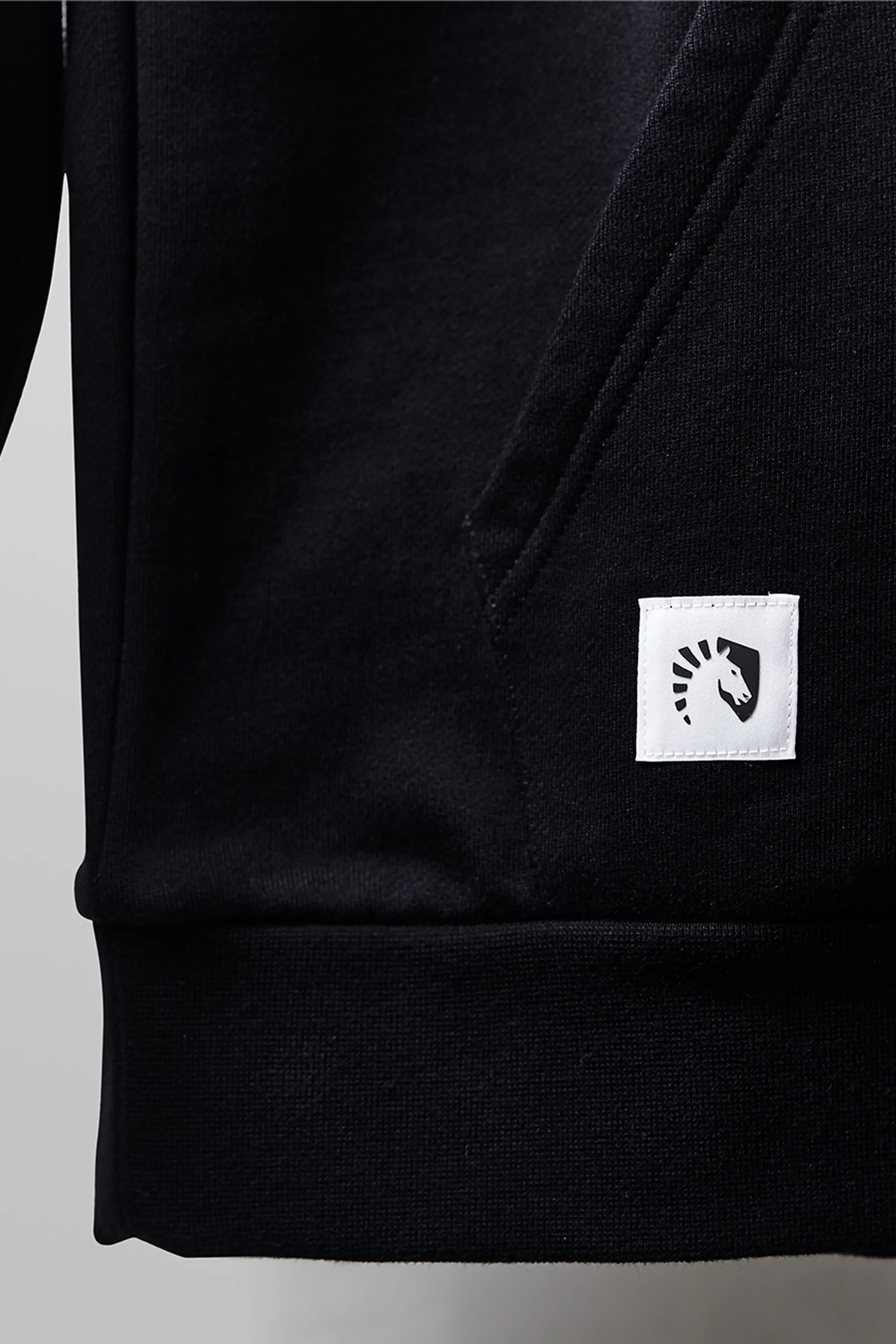 CREST HOODIE