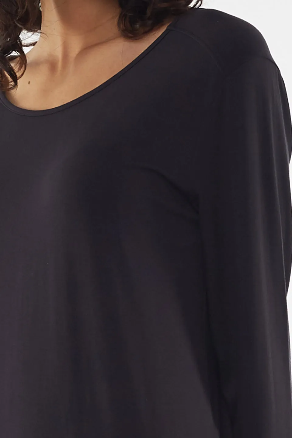 Sierra Luxe LS Relaxed Black Tee