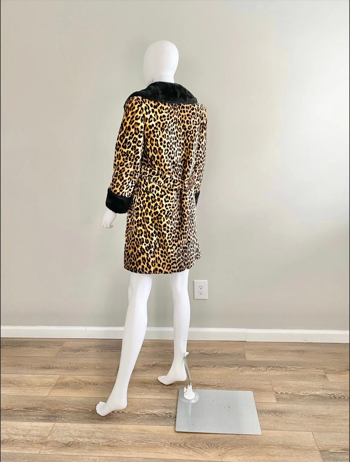 Vintage 1960s Velvet Leopard Print Coat / 60s retro vegan fur coat / size S